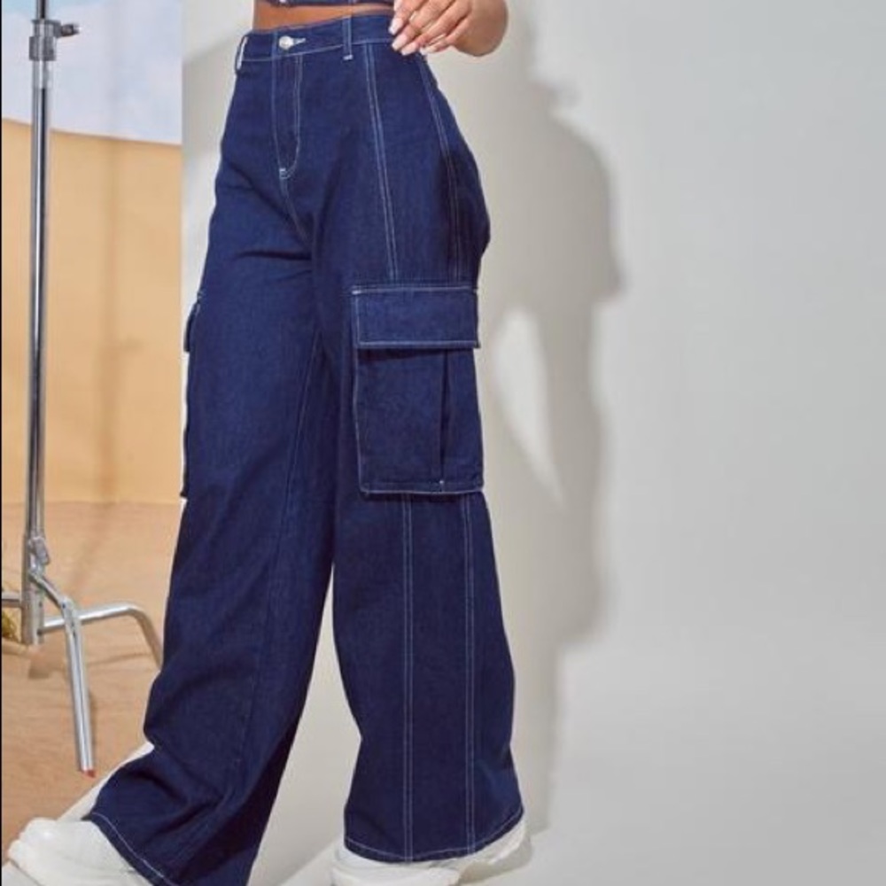 PrettyLittleThing Wide Leg Baggy Cargo Jeans